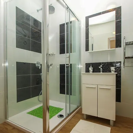 Pikula App-2 By Interhome Daire