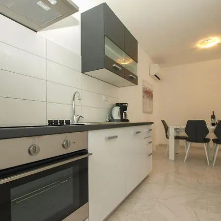 Pikula App-2 By Interhome Daire