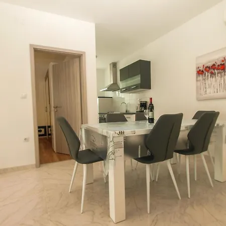 Pikula App-2 By Interhome Štinjan