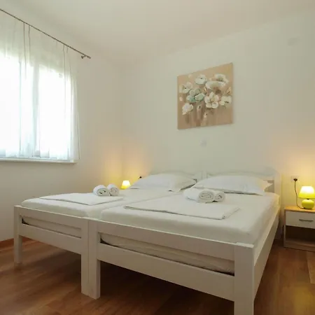 Pikula App-2 By Interhome Štinjan